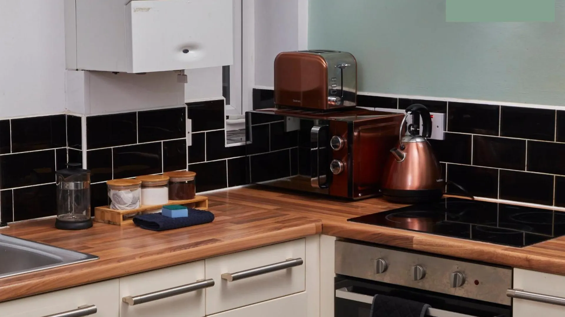 Дом отдыха Big 4Bedroom Bradford House With 6 Beds With Parking By Purestay- 7 Night Min! Великобритания