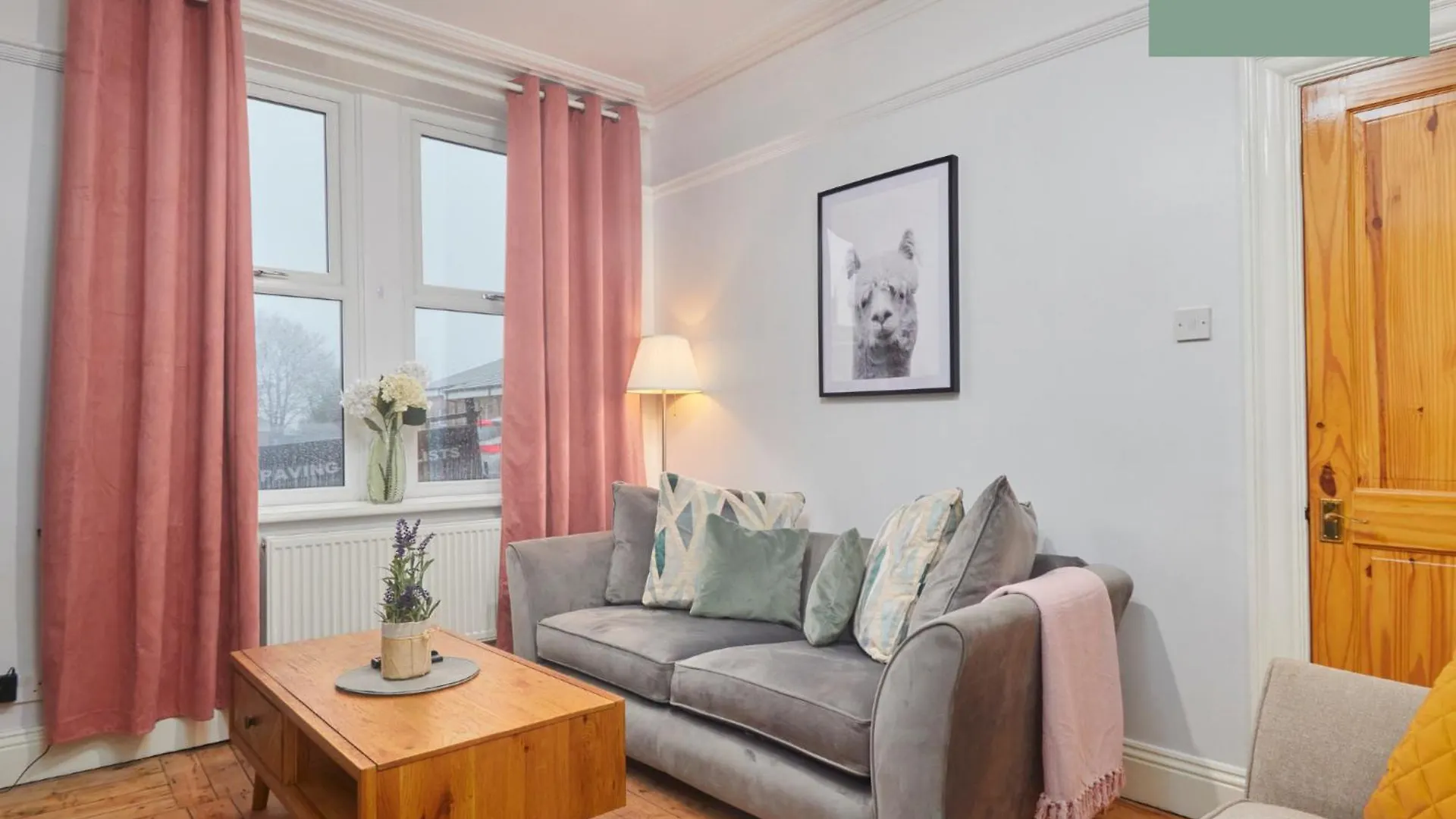 Big 4Bedroom Bradford House With 6 Beds With Parking By Purestay- 7 Night Min! 0*, Брадфорд Великобритания