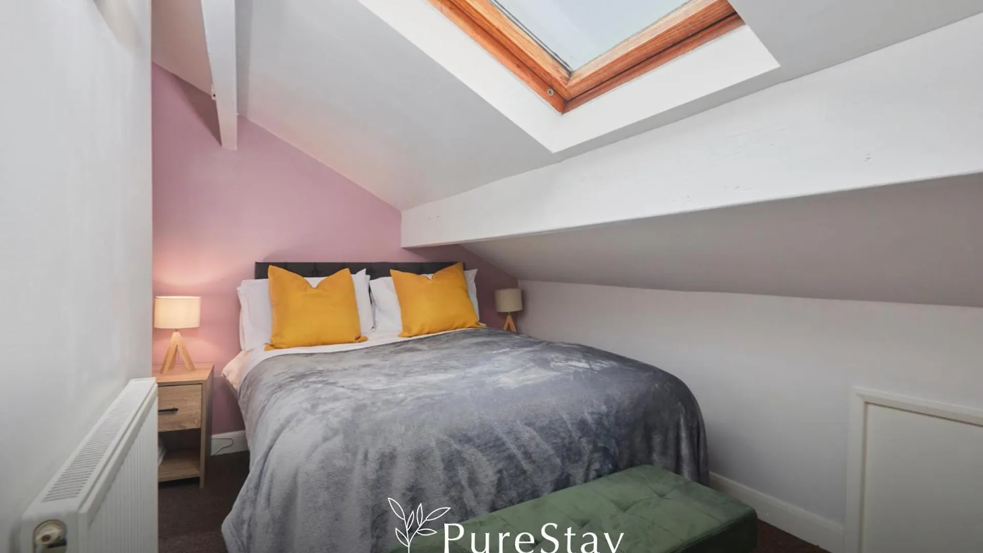 Big 4Bedroom Bradford House With 6 Beds With Parking By Purestay- 7 Night Min! Дом отдыха Брадфорд